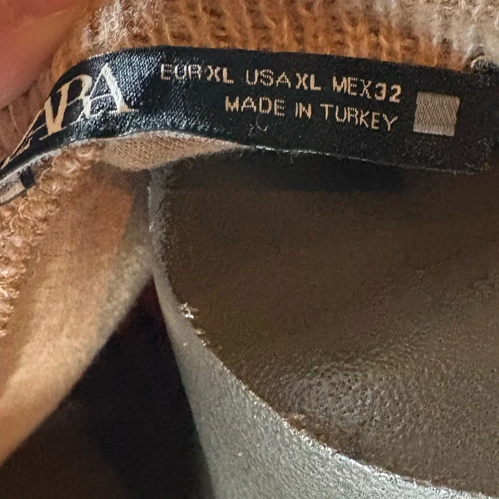 Zara Women's Beige Crew Neck Sweater - Picture 3 of 5